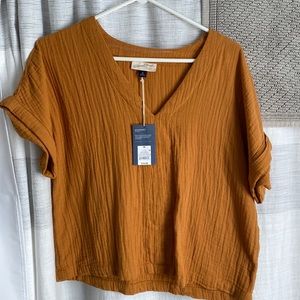 Womens universal thread top